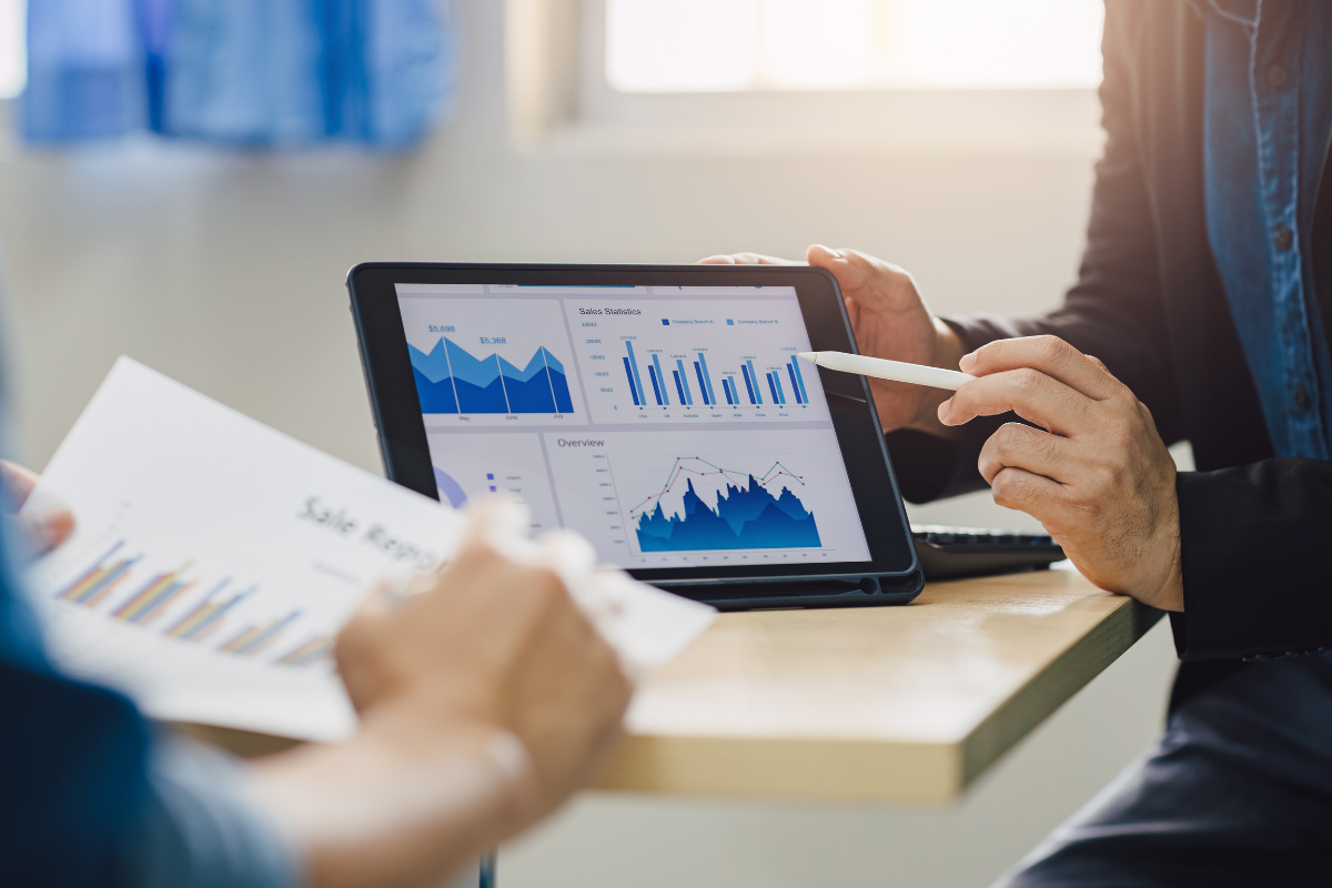 The picture shows a tablet with a cash flow forecast.