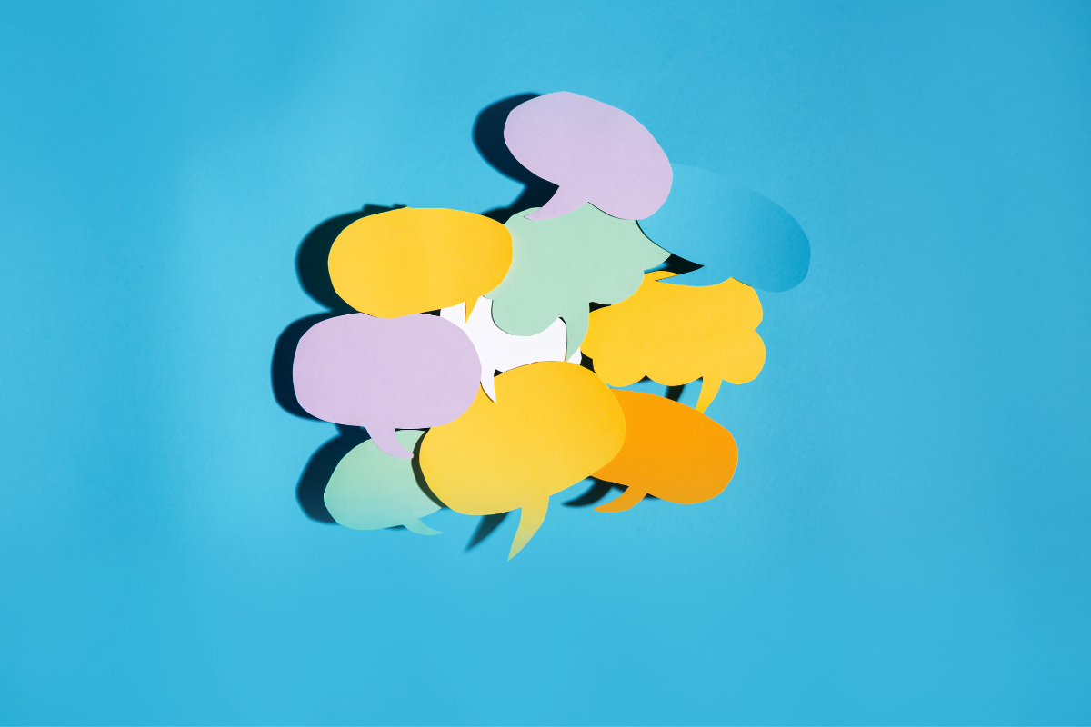 The image shows message icons on a blue background, which symbolizes that AI assistants learn from user behavior to offer tailored responses.