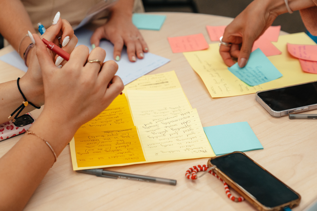 The image shows post-it notes on which the participants wrote down their ideas.